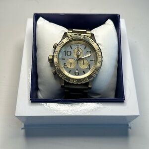 Nixon Men’s 42-20 Chrono Gold watch